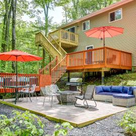 Creek Front Pocono Mountain Getaway with Game room & Sauna