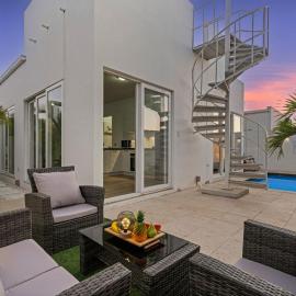 Modern 3BR Villa with Private Pool, Backyard and BBQ