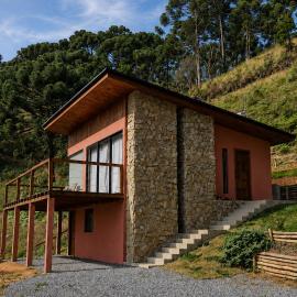 Chalé Alto das Araucarias, hotel din Delfim Moreira