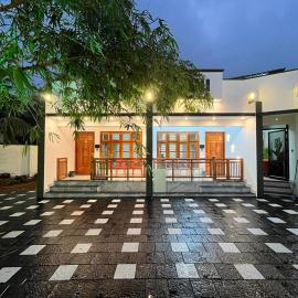 VAR- Bamboo Haus 1- AC 2 Rooms, 7 min walk beach