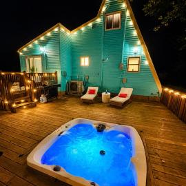 Tiffany Dreams and Co XL Deck, Hot Tub, Barrel Sauna, Outdoor Theater, Fire Pit, Luxury, Romace, Hotel in Pocono Summit