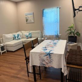 Beach-themed cozy suite, מלון בברונסוויק