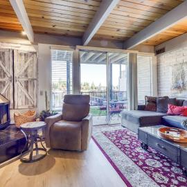 Waterfront Condo - Close to Camp Richardson & Heavenly
