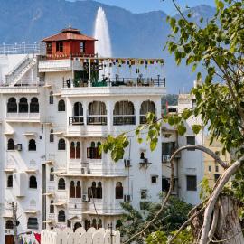 Whereabout Hostel Udaipur-Panoramic Lake Views & Rooftop Cafe