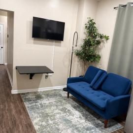 Artsy Two Bedroom ApartmentSleeps four Septa bus access, hotel i Philadelphia