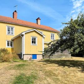 10 person holiday home in MARIANNELUND