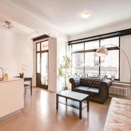 Family Retreat with Balcony in Meir, hotel a Anvers