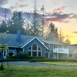 ElkLandia Home & Suite - Sleeps up to 18