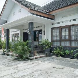 Serambi Teduh Javanese Heritage Home, hotel a Kejayan