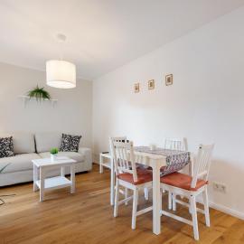 Ferienwohnung mit Terasse, hotel v destinácii Neu-Anspach