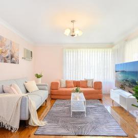 2BR House Sleeps 7 Close to Shops & Train