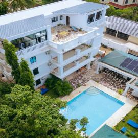 8-Suite Diani Villa with Private Kitchens, Pool, Gazebo, Pergola & 600m from the beach
