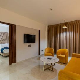 Mastiff Grand The Sia Palace Suites & Banquets, Khopoli, Near Imagica, hotel a Khopoli