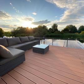 Exklusives Hausboot - Sauna, Sonnendeck & privates Beiboot, hotel di Kolonie Roeske