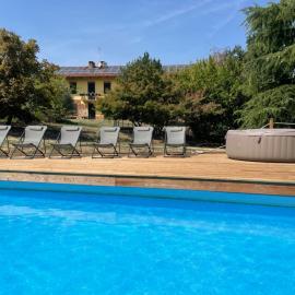 Cascinatella, hotel i Cantarana