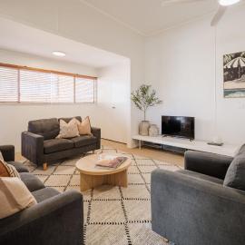 Clarence Court ON THE Beach - Pet-Friendly Beach House Opposite Main Beach - Holiday Yamba