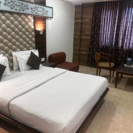 Prity And Sangam Mahabaleshwar