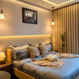 Luxury 1 BHK - AIPLJoy Square - Golf Course Extension, хотел в Гургаон