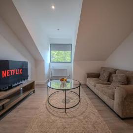 7 Royal Oak - Modern 2 Bedroom Apartment in Brentwood by Rockman Residences
