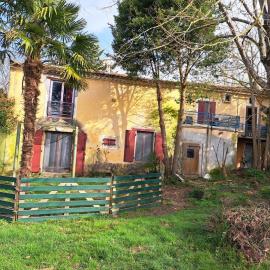 Le Petit Pouzet gîte à la ferme, hotel a Cazalrenoux