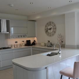 The Residence 3-Bed Apt Sleeps 6 with Parking