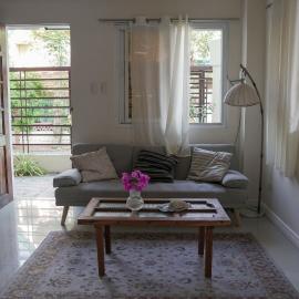 2BR Simple Budget Homestay, beach, parking, Wi-Fi, hotel en Bangcusay