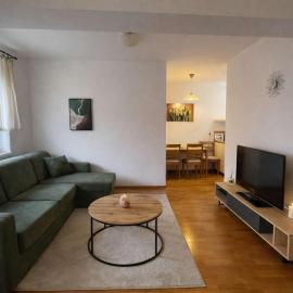 Sky View Family Apartment for 6 - Free Parking