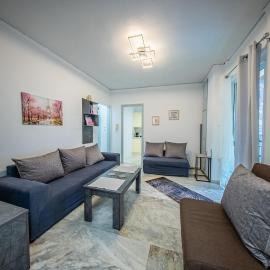Lux apartment next to the sea #2, hotel a El Pireu