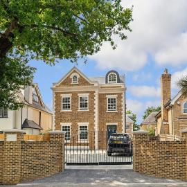 Tudor Villa - A Luxury Riverside Retreat - Sleeps 14
