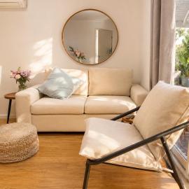 Pet-Friendly Renovated Home Easy Street Parking
