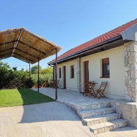 Stone & River Apartments, hotel u gradu Ponari