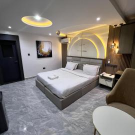 Hansbro Suites And Apartments