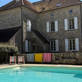 Ancienne Aumônerie dans le Lot - Piscine - 12 couchages