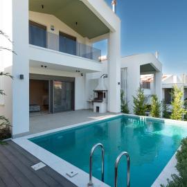 Villa Oasis Pool, 5 Min to Sea、ポリフロノのホテル
