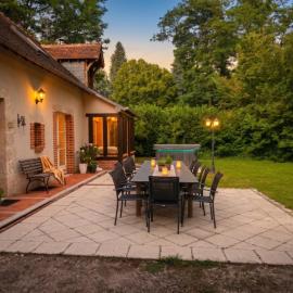 Le Calme Absolu au Bord du Beuvron, Grand Gite avec Jacuzzi et Grand Jardin