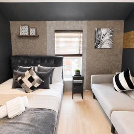 Maidstone Executive City Centre Apt with Parking