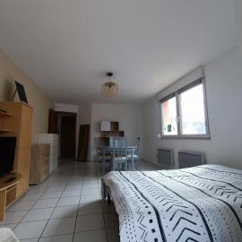 Appart cosy avec balcon - 4 pers - proche Strasbourg, hotelli kohteessa Geispolsheim