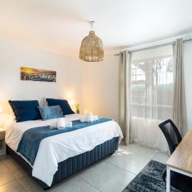 2 Bedroom Pinelands Medical Leisure Apartment