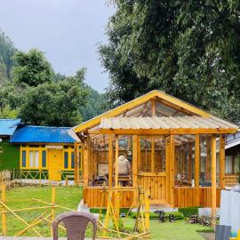 Moonlight huts camps, hótel í Kulu