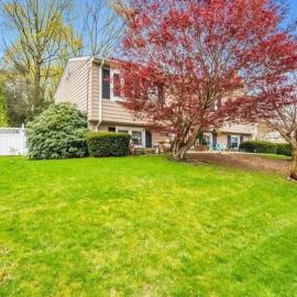 Beautiful bunker hill home with Gym and yard!, hotel v destinaci Waterbury