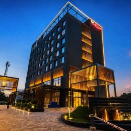 Ramada Encore by Wyndham Ayodhya Takpura, hotel di Ayodhya