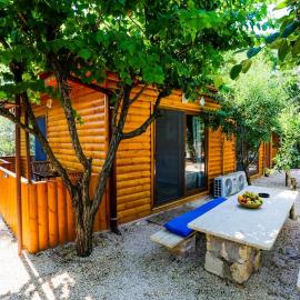 Garden bungalow