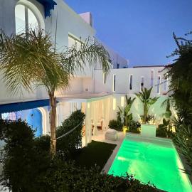 Le Petit Riad pool and sea 5 minutes away