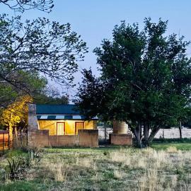 Stalletjie, Restored Karoo Stable with Private Courtyard、Philippolisのホテル