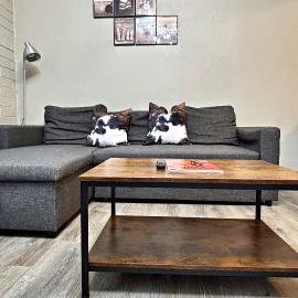 Spacious 2BR Condo, Steps to Downtown Gilbert, King Bed & Laundry, hotel Gilbertben