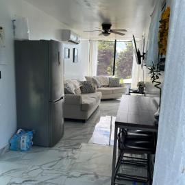 Ocean, mountain Views mins to beach 1st fl