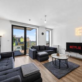 Wembley 2BR Modern Spacious Skyline Views Sleeps 8