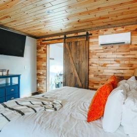Rockwell Ridge Chestnut Suite with Lux Bathroom
