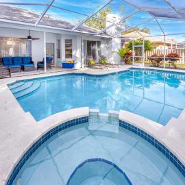 Palm Harbor Paradise - Spacious Home In Quiet Neighborhood with Heated Pool, Billiard Room, Hot Tub