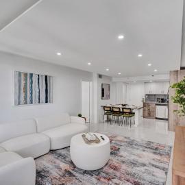Bright Beachside 4 Bedrooms 2 Bathrooms Condo Pools Gym and Sauna Access 616